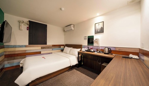 Room (Deluxe (Netflix Disney+ TVING Watcha )