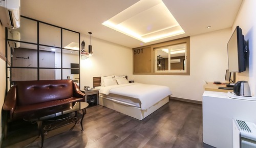 Room (Twin(Disney+ Netflix Tving))