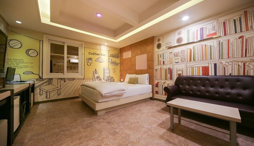 Room (Standard (You can watch Netflix))