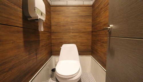 Room (Twin (Netflix available))