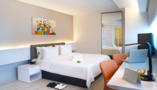 Studio Deluxe Apartment with City Views