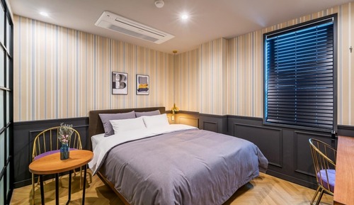 Room (Deluxe (65 inch TV Netflix Watcha Tiv)