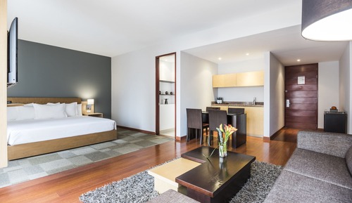 Executive Suite, Hot Tub