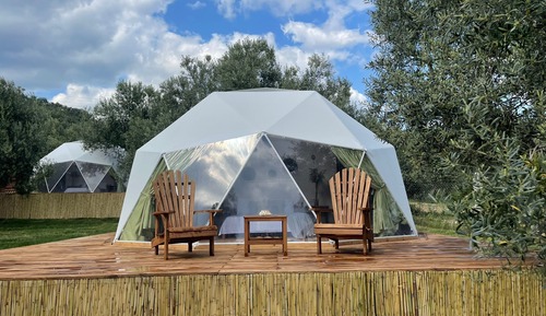 Comfort Room, Courtyard View