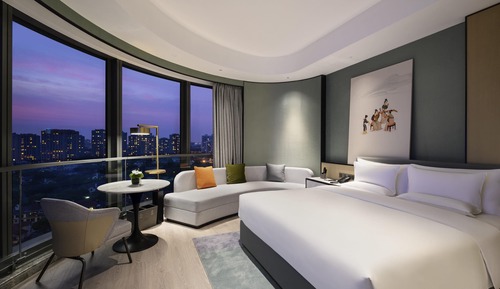 Deluxe Room, 1 King Bed, Lake View