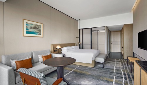 Executive Room, 1 King Bed, Lake View