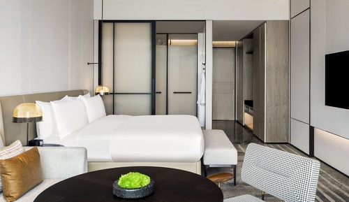 Deluxe Room, 1 King Bed, Lake View