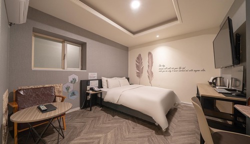 Room (Standard 1F (Netflix available))