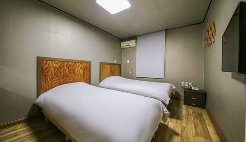 Room (Single + single)