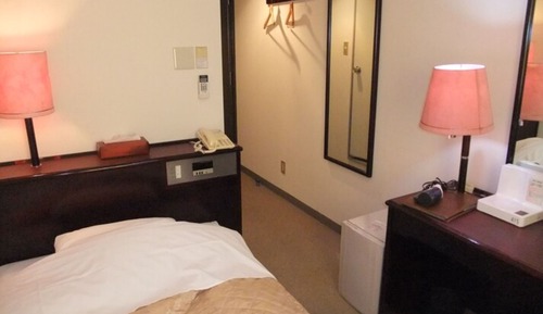 Basic Single Room, Smoking