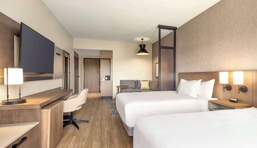 Room (High Floor, 2 queenbed & 1 sofabed)