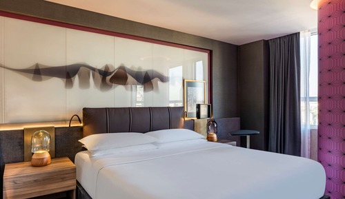 Room, 1 King Bed (High Floor)