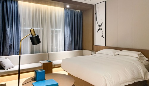 Loft, 1 King Bed, Balcony, Lake View