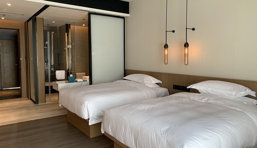 Deluxe Room, 1 King Bed, Courtyard View