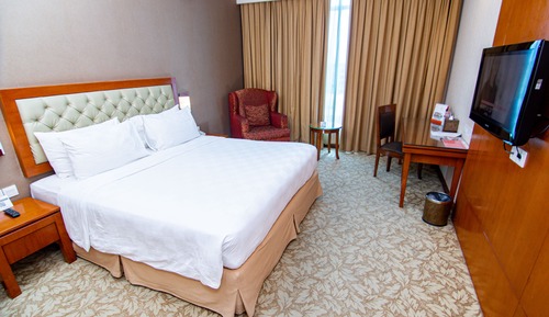 Grand Deluxe Queen Room