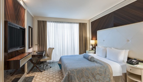 Deluxe Room with Queen Size Bed