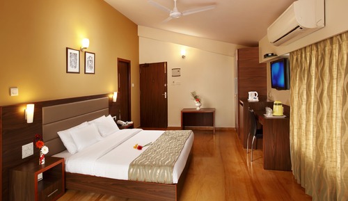 Deluxe Room, 1 King Bed, Balcony