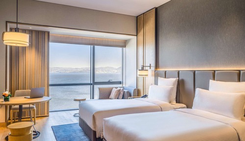 Deluxe Room, 2 Twin Beds, Lake View