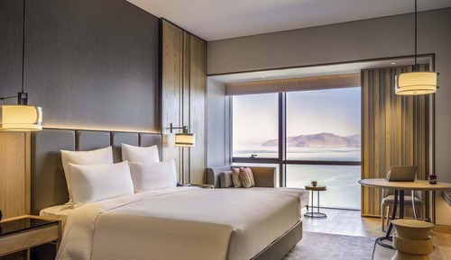 Executive Room, 1 King Bed, Lake View