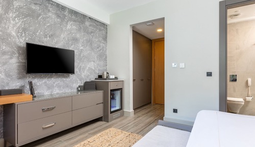 Large Deluxe Garden Room French Balcony