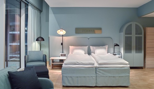 Family Room (Superior Six)