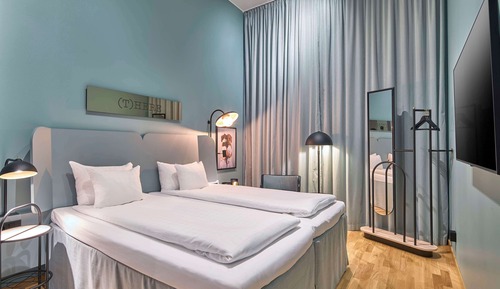 Twin Room, 2 Twin Beds, No Windows (Cabin)