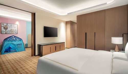 Family Suite, Multiple Beds, Smoking