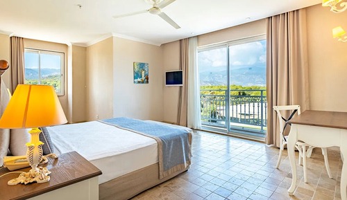 Standard Room, Partial Sea View