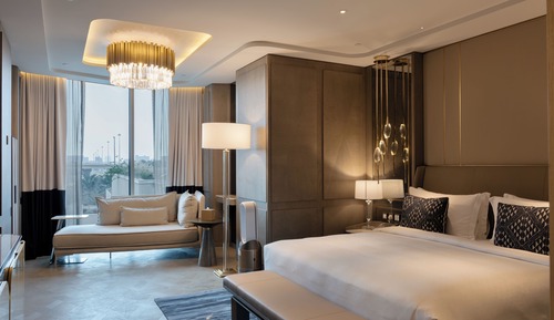 Presidential Suite, 1 King Bed, Pool View