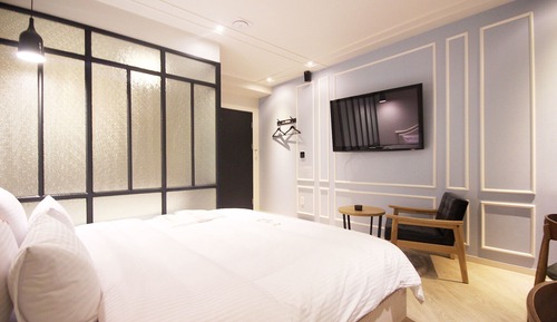 Room (Standard (Netflix Bathtub))