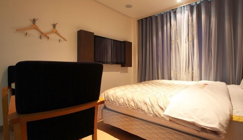 Room (Standard (Vehicle available Parking a)