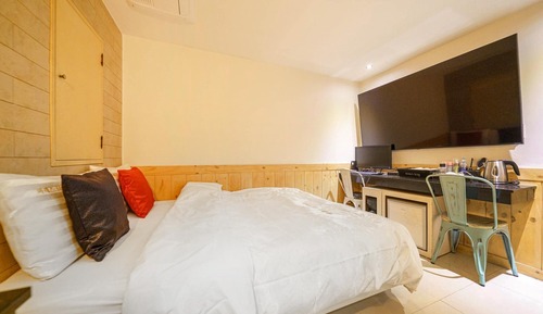 Room (Standard room (70-inch TV system air )