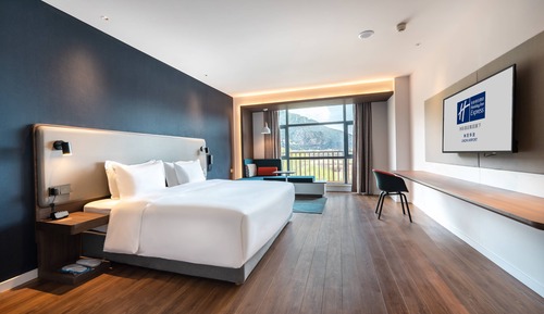 Standard Room, 1 King Bed