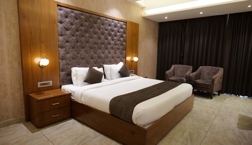 Deluxe Room, 1 King Bed, Balcony, Pool View