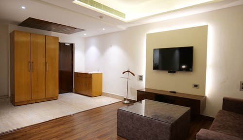 Executive Room, 1 King Bed, Balcony, Mountain View