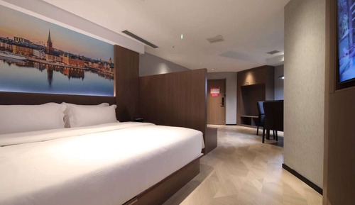 Room, 1 King Bed, Accessible, Non Smoking (Mobility, Roll-In Shower)