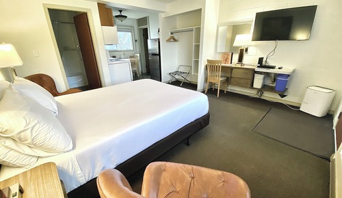 Standard Room, 1 Queen Bed, Accessible, Kitchen