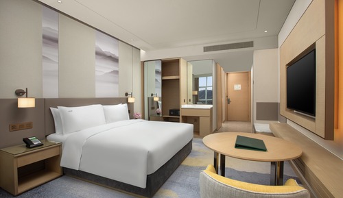 Standard Room, 1 King Bed