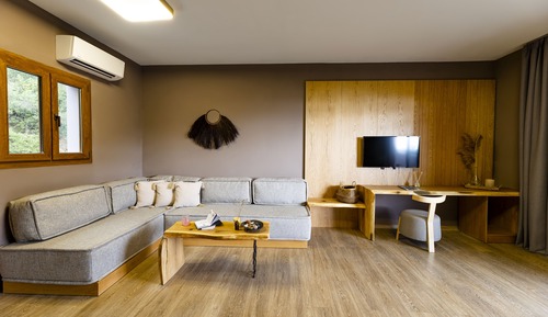 Executive Suite, 1 Bedroom, Hot Tub, Partial Sea View