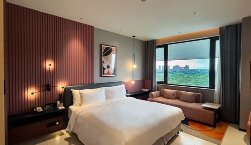 Deluxe Room, 1 King Bed, River View