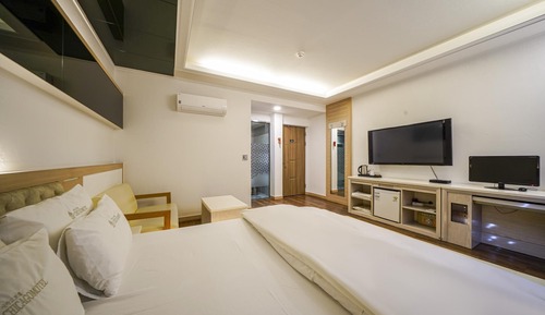 Room (2PC (i5-10th generation 10400) (RAM 1)