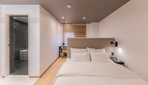 Room (Deluxe/Free quick breakfast service ()