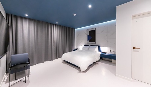 Room (Suite/Free quick breakfast service (R)