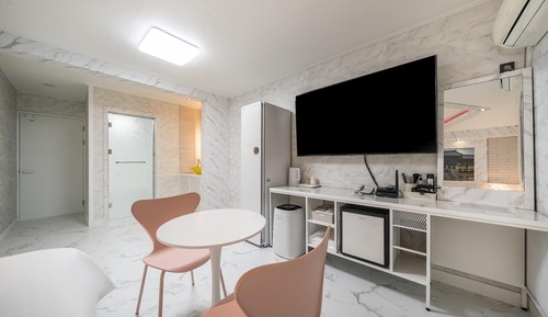 Room (Drive-inStandard KingBathtub (Styler7)