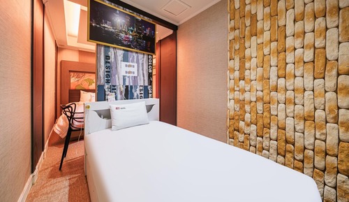 Room (Semi-private room - large king massag)