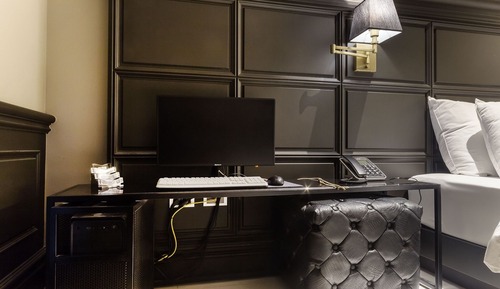 Room (VIP (NETFLIX available microwave air )