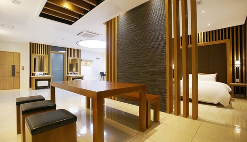 Room (Family VIP free breakfast (large scre)