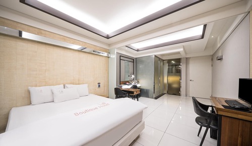 Room (Deluxe - Consecutive nights available)