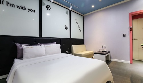 Room (MUSE Couple PC (GTX1060 16RAM 32-inch)