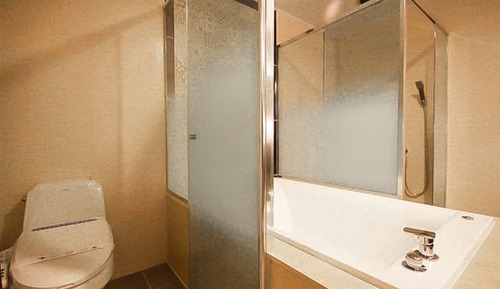 Room (Premium (randomly assigned) (Taehwa R)